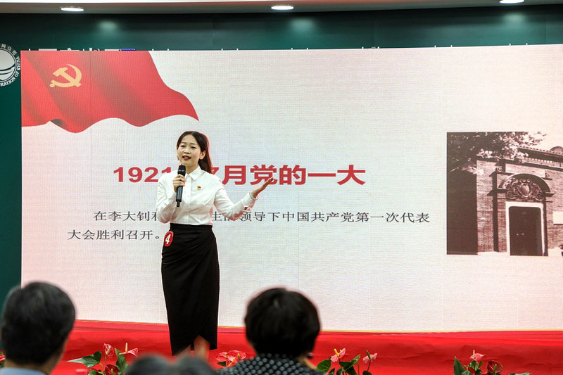 李慧在演讲比赛中.png